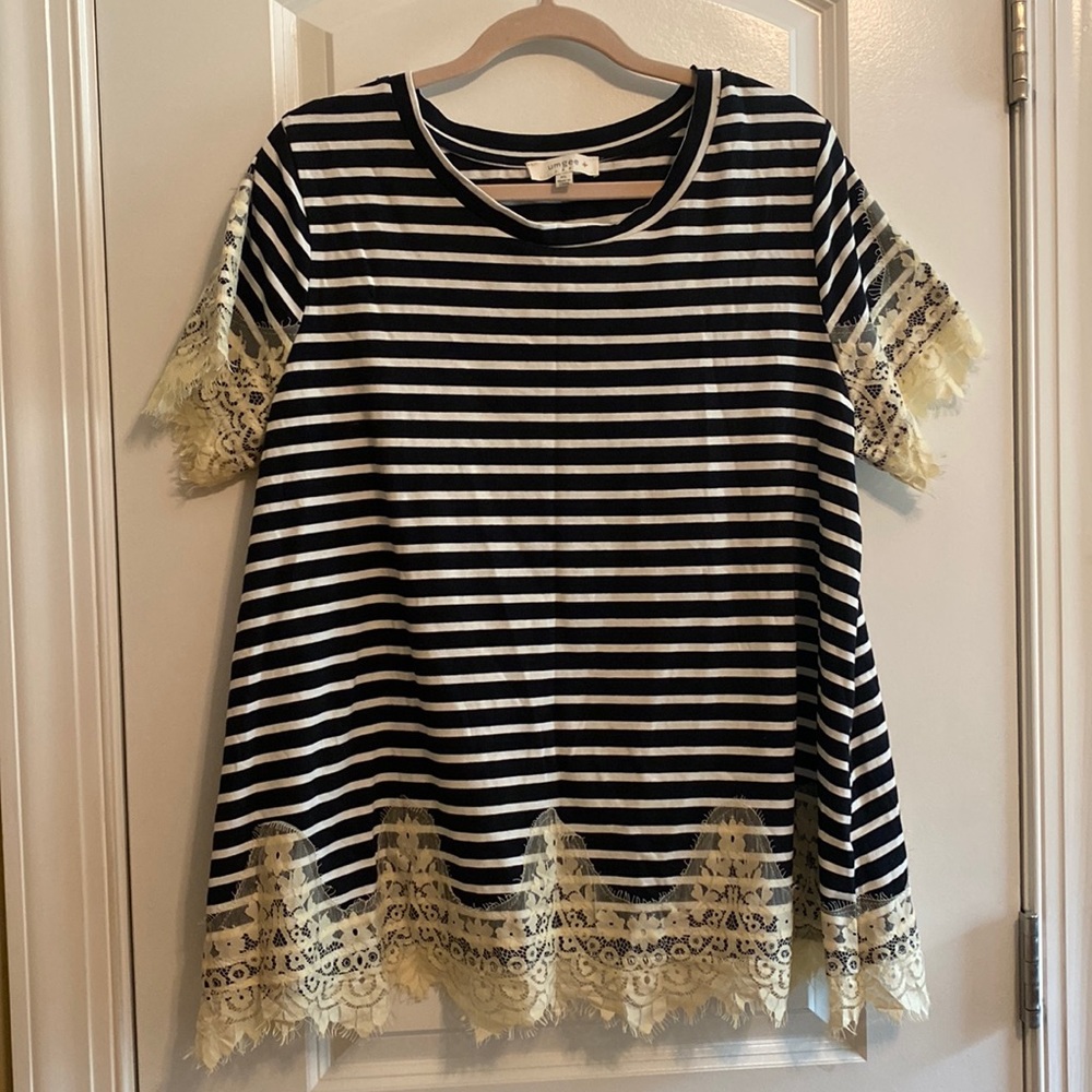 Umgee black and white stripe and lace short sleeve tunic or top.